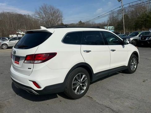Used 2017 Hyundai Santa Fe SE image 5