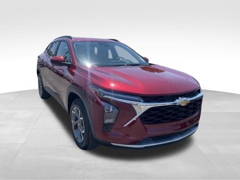 Used 2025 Chevrolet Trax LT w/ LT Convenience Package FWD image 7