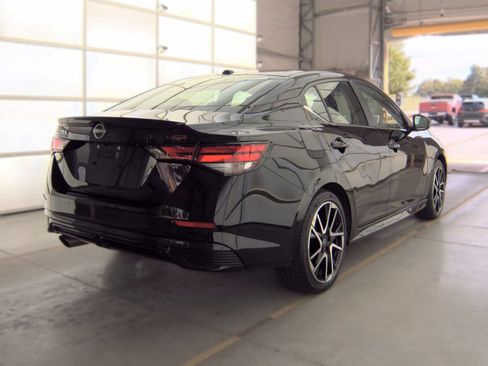 Used 2025 Nissan Sentra SR FWD image 4
