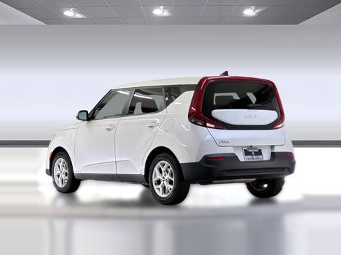 Used 2022 Kia Soul LX w/ Technology Package image 3