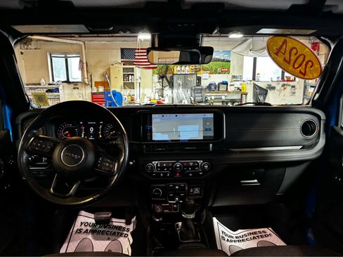 Used 2024 Jeep Gladiator Mojave w/ Technology Group image 14