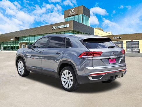 Used 2022 Volkswagen Atlas Cross Sport SE FWD image 8