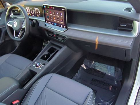 New 2026 Volkswagen Tiguan SE R-Line AWD/4WD image 19