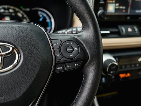 Certified 2021 Toyota RAV4 Limited image 17