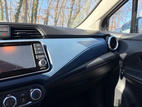 Used 2025 Nissan Versa SV image 33