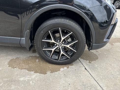 Used 2017 Toyota RAV4 SE AWD/4WD image 25