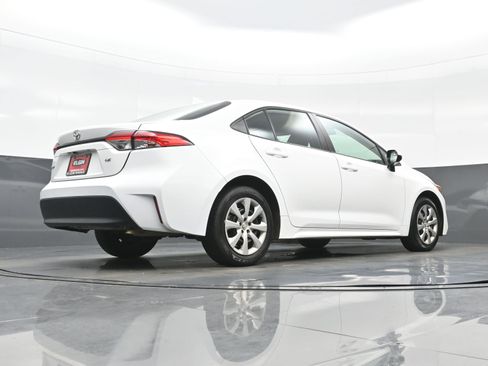 Used 2024 Toyota Corolla LE FWD image 30