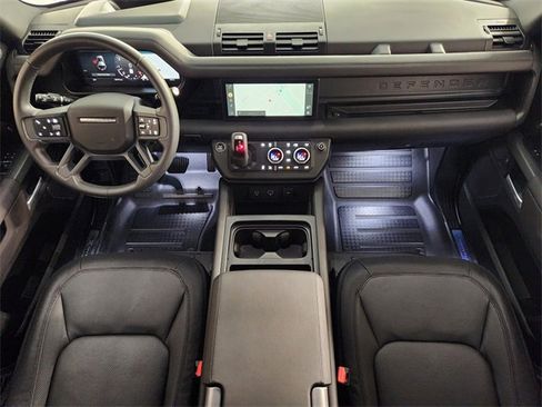 Used 2024 Land Rover Defender 110 X-Dynamic SE image 4