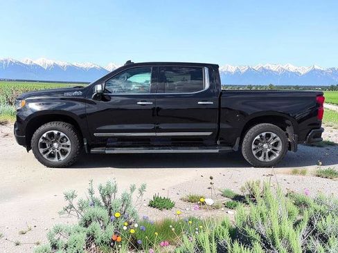 Used 2022 Chevrolet Silverado 1500 High Country w/ Z71 Off-Road Package AWD/4WD image 3