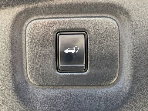 Used 2017 Nissan Pathfinder SL w/ Trailer Tow Package image 28