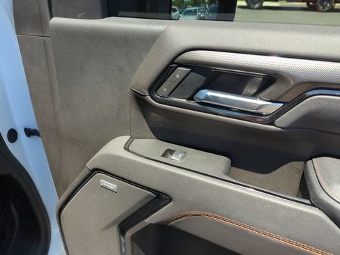 Used 2025 GMC Sierra 2500 AT4 w/ AT4 Premium Plus Package AWD/4WD image 35