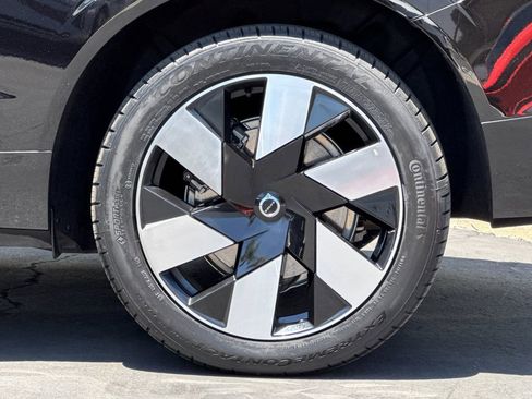Certified 2024 Volvo XC60 T8 Plus w/ Protection Package Premier AWD/4WD image 25