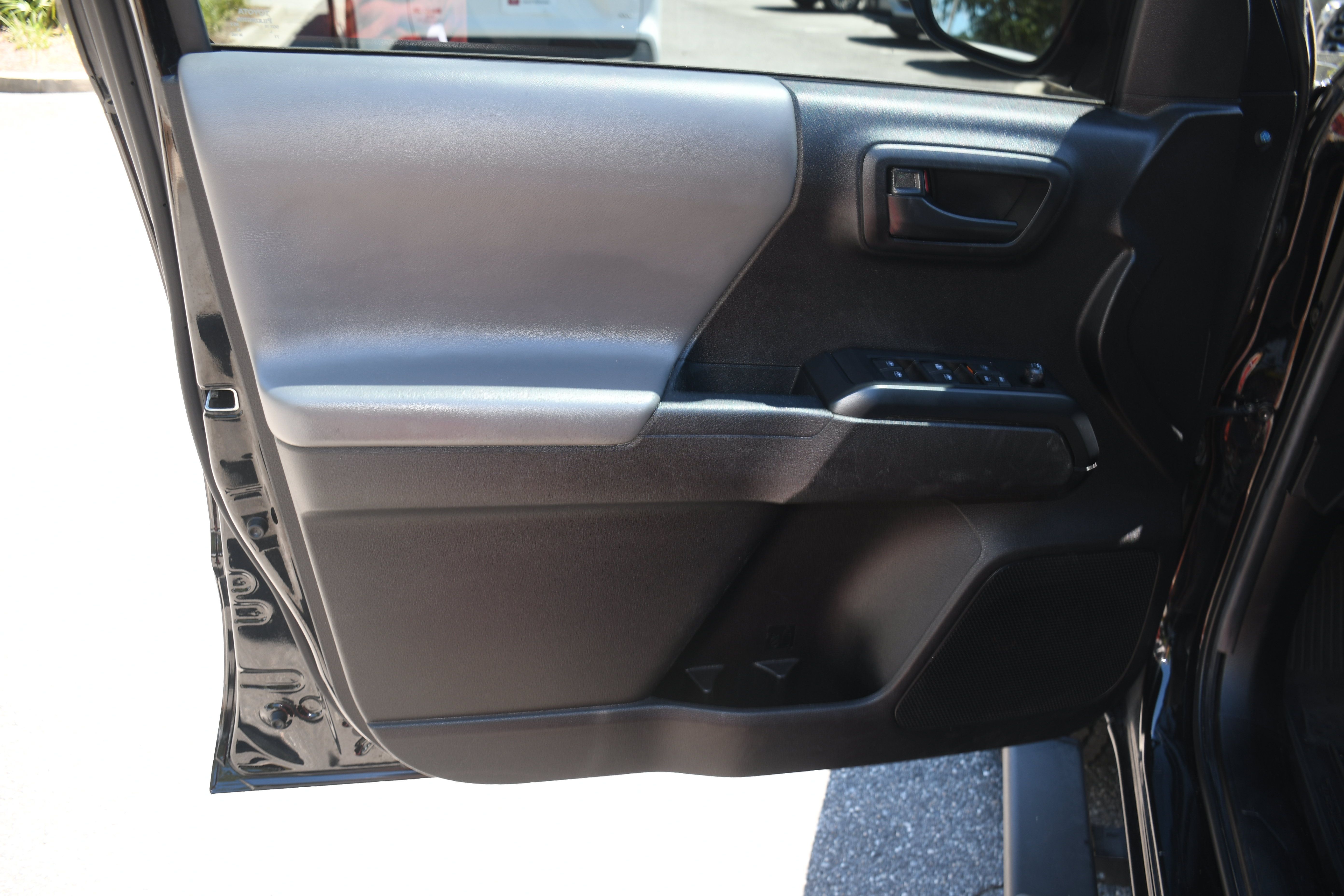 Certified 2022 Toyota Tacoma SR w/ SR Convenience Package RWD image 9