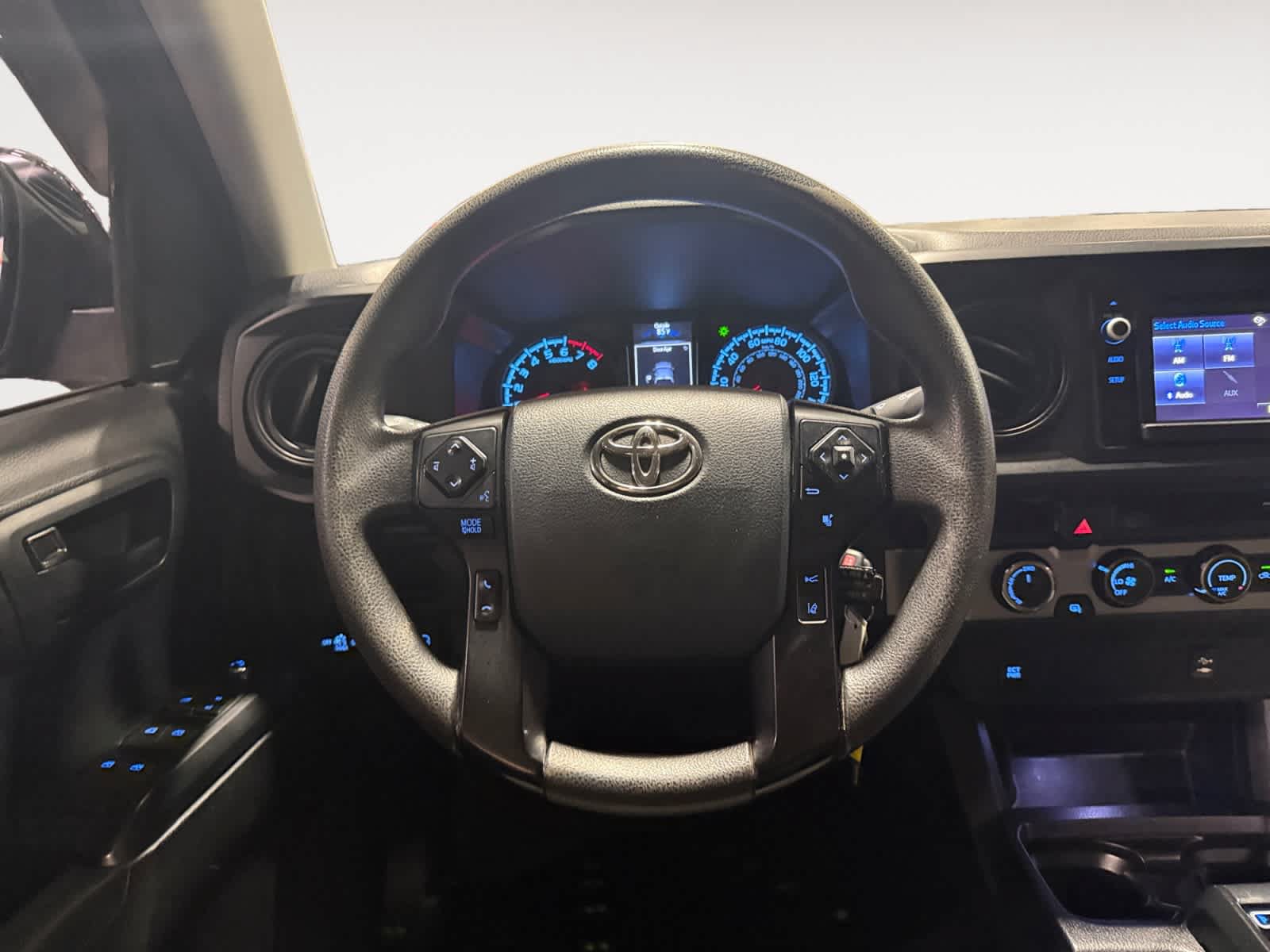 Used 2018 Toyota Tacoma SR w/ SR Convenience Package AWD/4WD image 13