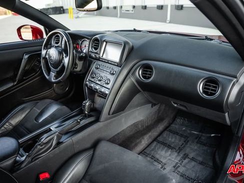 Used 2015 Nissan GT-R Premium image 22