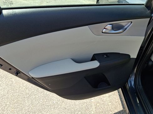 Used 2023 Kia Forte LXS w/ LXS Technology Package FWD image 19
