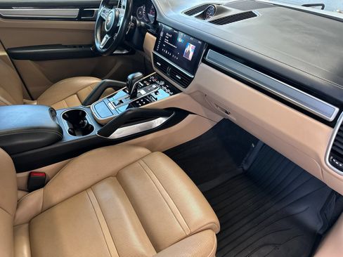 Used 2020 Porsche Cayenne Turbo AWD/4WD image 16