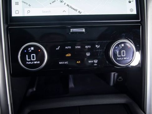 Used 2024 Land Rover Discovery Metropolitan Edition AWD/4WD image 33