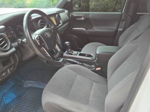Used 2018 Toyota Tacoma TRD Sport RWD image 11