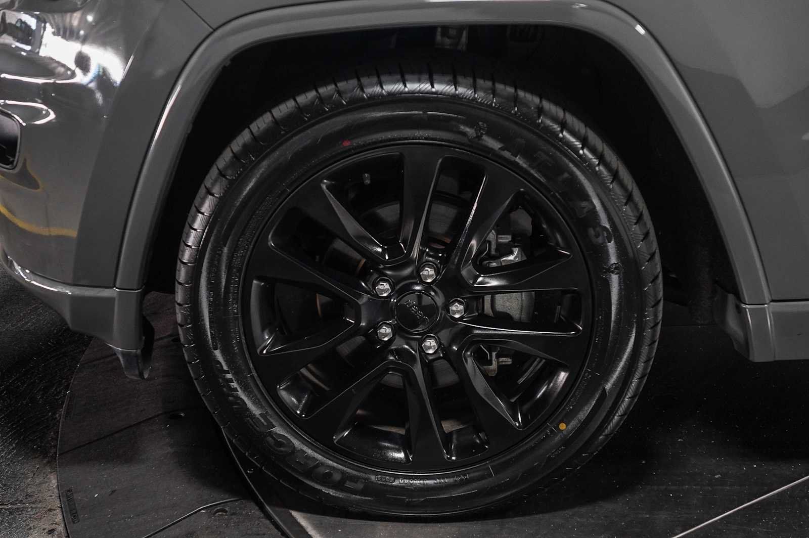 Used 2020 Jeep Grand Cherokee Altitude RWD image 11