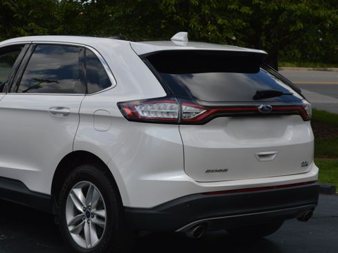 Used 2017 Ford Edge SEL w/ Equipment Group 201A AWD/4WD image 3