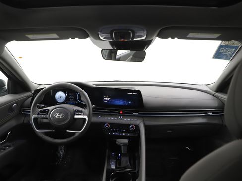 Used 2024 Hyundai Elantra SEL w/ Convenience Package image 13