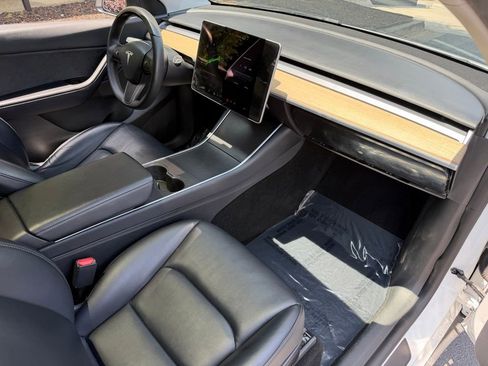 Used 2021 Tesla Model Y Long Range AWD/4WD image 31