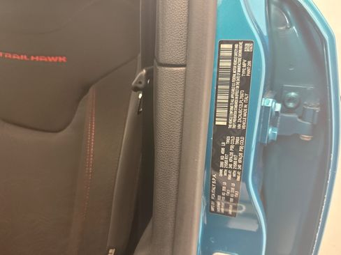 Used 2020 Jeep Renegade Trailhawk AWD/4WD image 25
