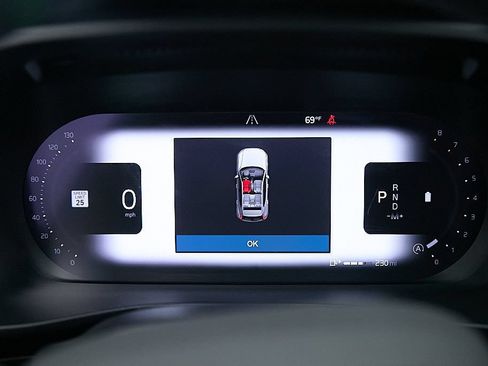 Certified 2024 Volvo XC40 B5 Ultimate w/ Climate Package AWD/4WD image 30