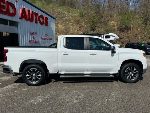 Used 2022 Chevrolet Silverado 1500 LT AWD/4WD image 8