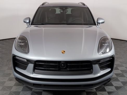 Certified 2025 Porsche Macan AWD/4WD image 11