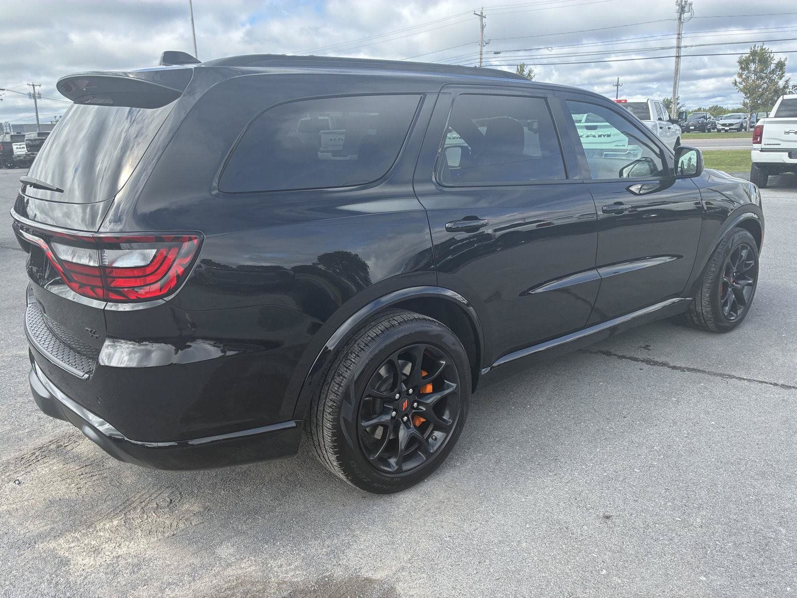 Used 2023 Dodge Durango R/T w/ Hemi Orange Plus Package AWD/4WD image 7