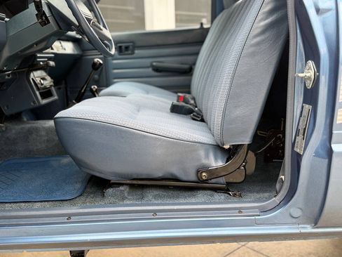 Used 1988 Toyota Pickup 4x4 Regular Cab image 7