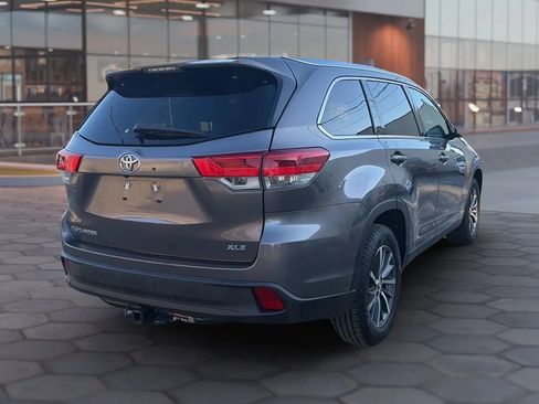 Used 2019 Toyota Highlander XLE image 9