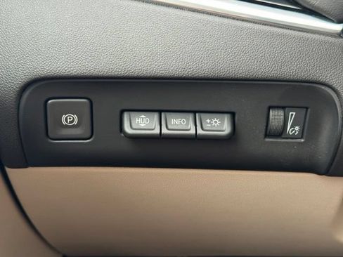 Used 2022 Buick Enclave Avenir AWD/4WD image 37