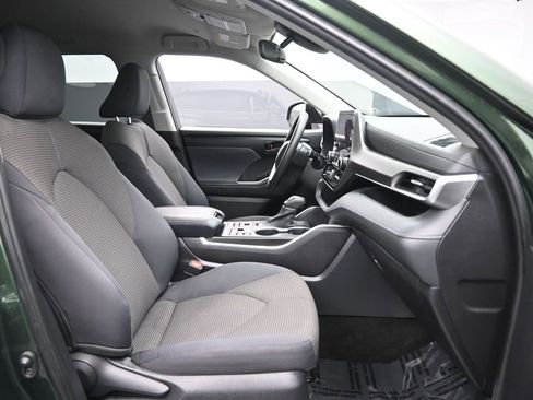 Used 2023 Toyota Highlander L image 34