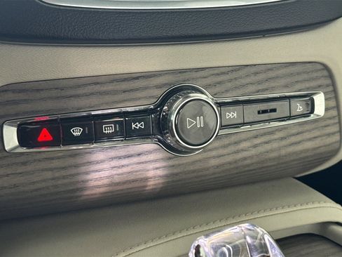 Certified 2023 Volvo XC90 T8 Ultimate w/ Protection Package Premier image 22