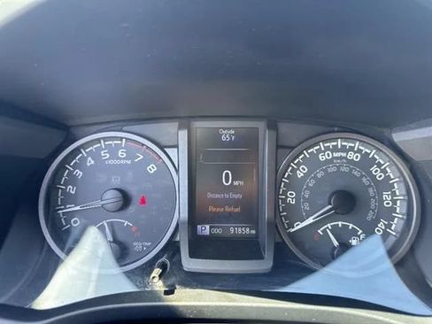 Used 2017 Toyota Tacoma TRD Off-Road w/ Tow Package (A/T) AWD/4WD image 9