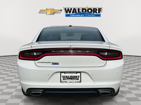 Used 2019 Dodge Charger SXT image 5