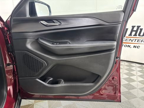 Used 2023 Jeep Grand Cherokee L Laredo RWD image 29