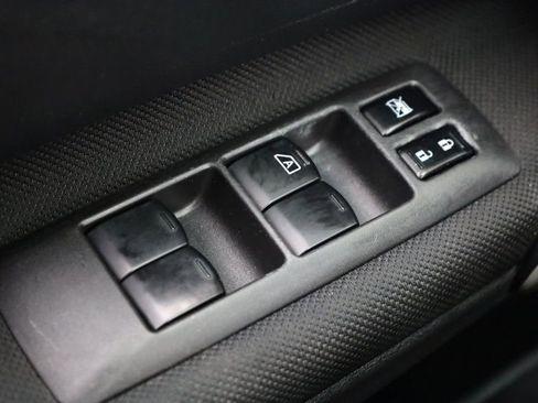 Used 2013 Nissan Rogue S image 27