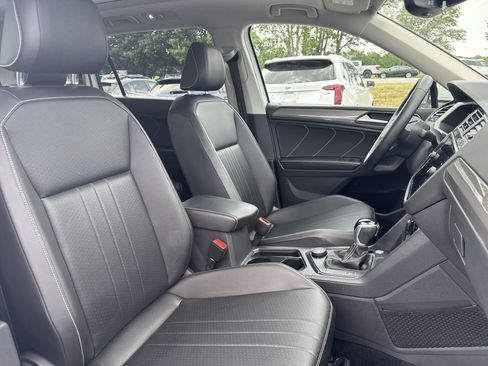 Used 2022 Volkswagen Tiguan SE AWD/4WD image 18