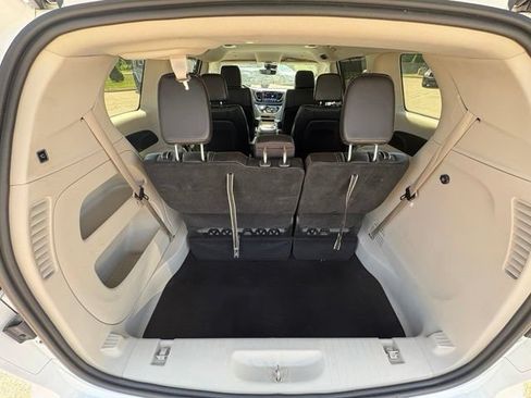 Used 2024 Chrysler Pacifica Touring-L FWD image 25