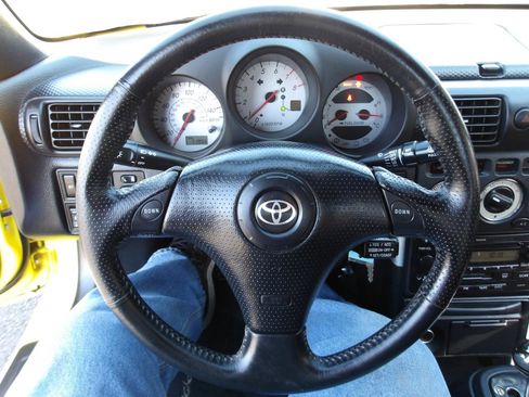 Used 2003 Toyota MR2 RWD image 18