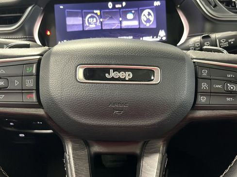 Used 2022 Jeep Grand Cherokee L Limited w/ Black Appearance Package AWD/4WD image 16