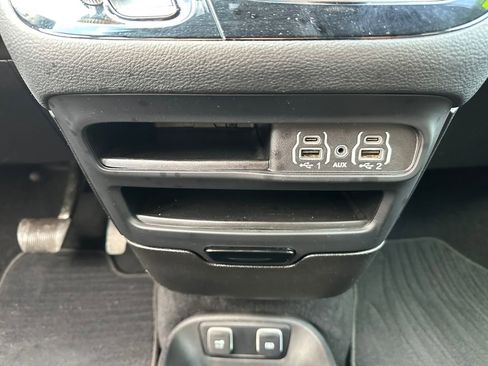 Used 2021 Chrysler Pacifica Touring-L w/ S Appearance Package image 19