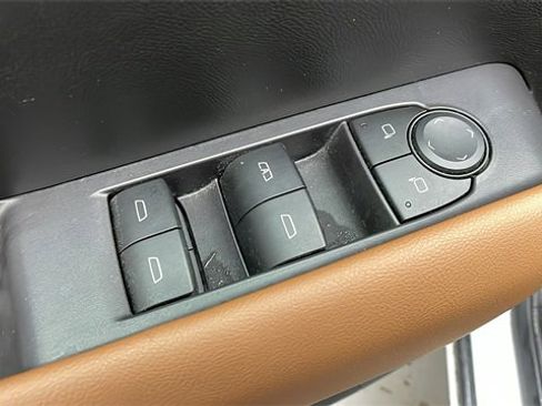 Used 2023 GMC Canyon AT4 w/ AT4 Premium Package image 10