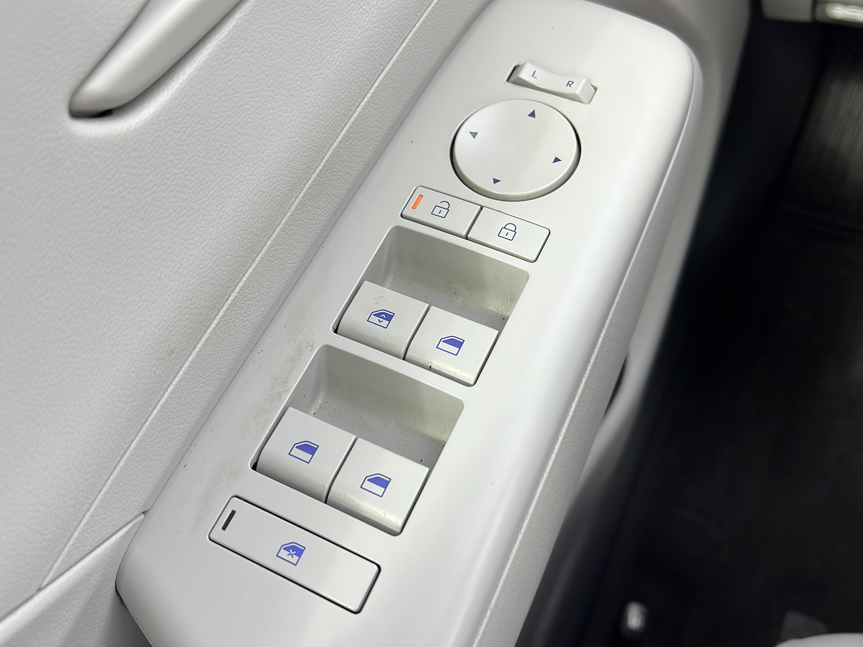 Certified 2025 Hyundai Kona SE FWD image 18
