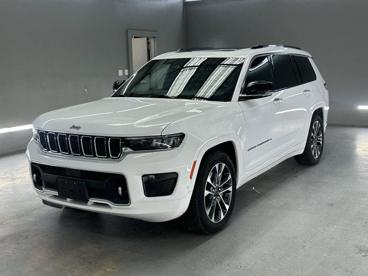 Used 2023 Jeep Grand Cherokee L Overland AWD/4WD image 3