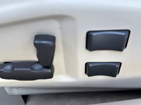 Used 2006 Cadillac XLR image 49